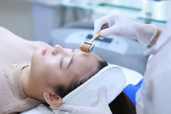 Thiết bị lăn kim nông se khít lỗ chân lông chuyên nghiệp